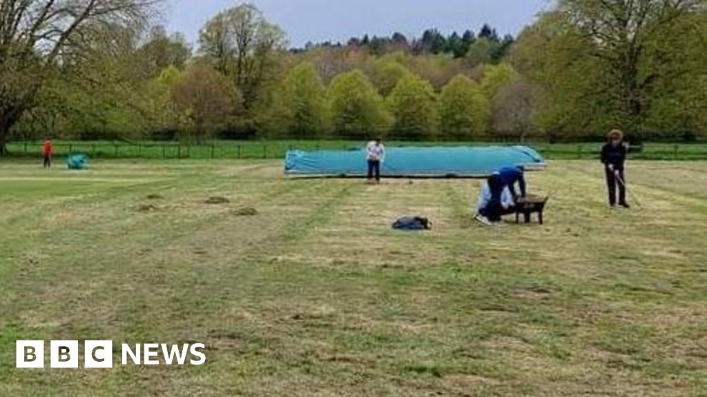 Volunteers thanked for preparing wet Shropshire cricket pitch by hand – BBC News