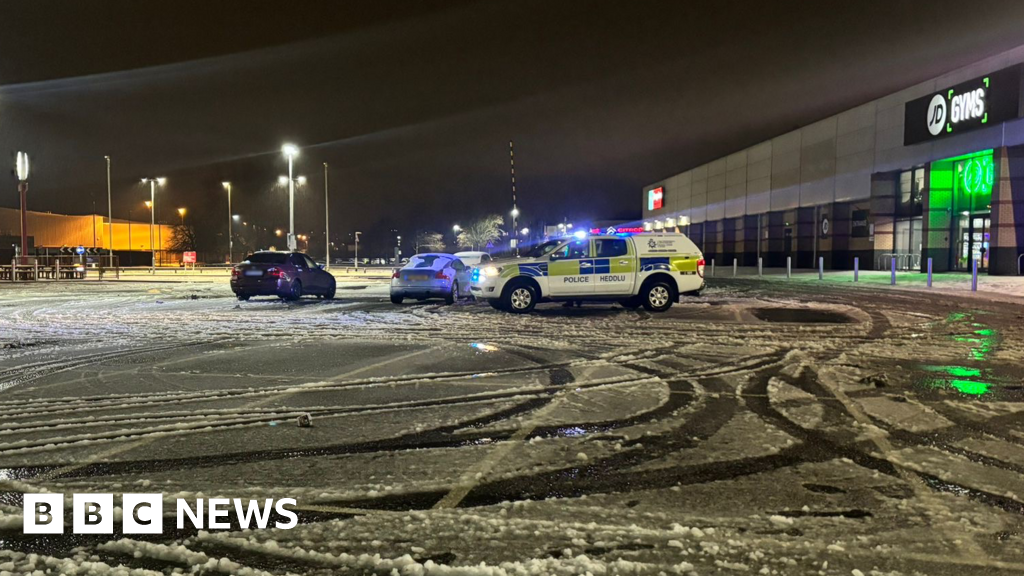 Wales: Police seize ‘drifting’ cars amid snow disruption