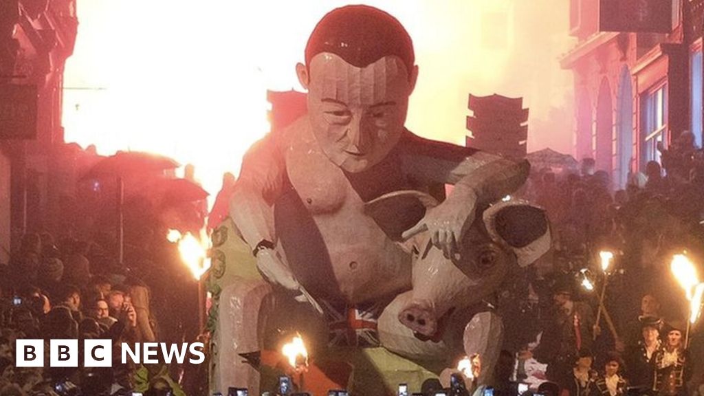 Lewes Bonfire Society torches David Cameron effigy