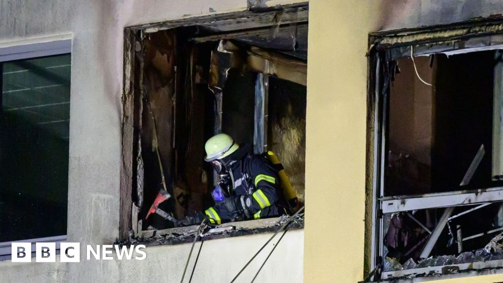 Четирима души загинаха в пожар в болница близо до Хамбург