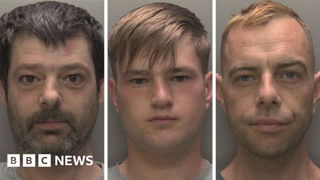 First three Hull rioters jailed after weekend's 'ugly violence' - BBC News