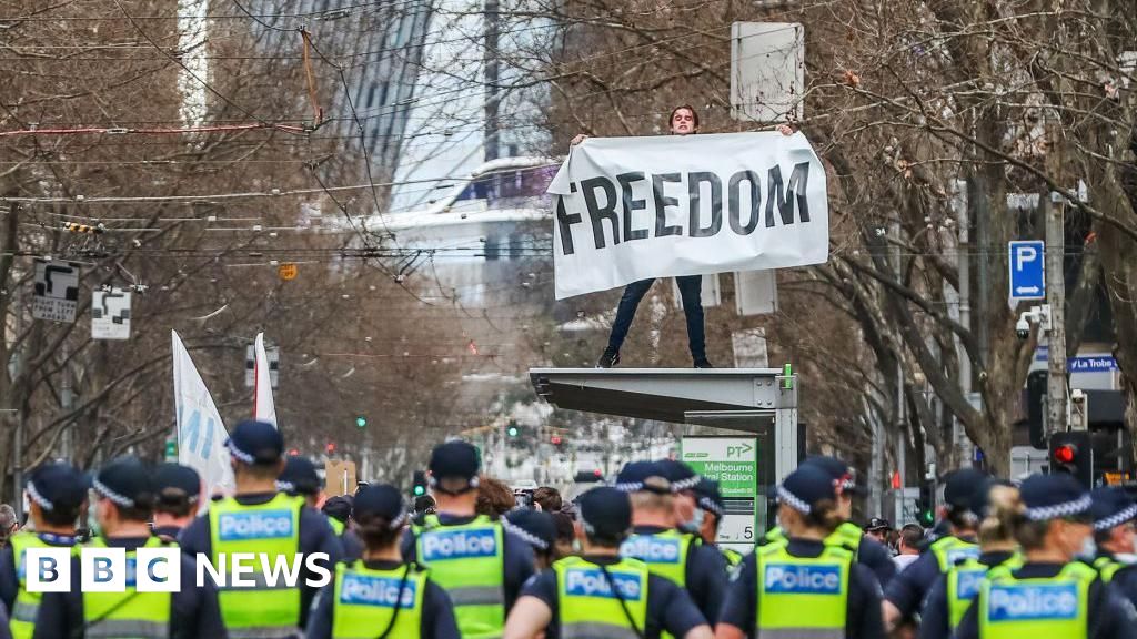 Manhunt in Australian Bush извежда дълго дизма, теоретици на конспирацията на преден план 