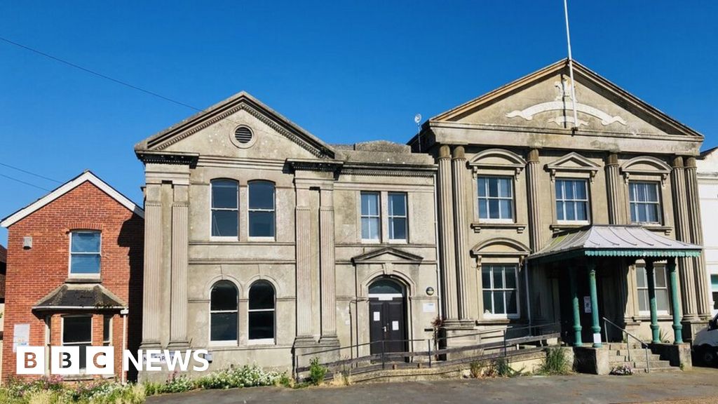 Parts of Sandown Town Hall to be demolished for youth centre BBC News