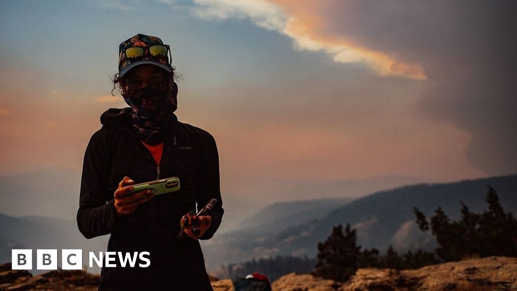 West Coast fires: How we outran a California wildfire - BBC News