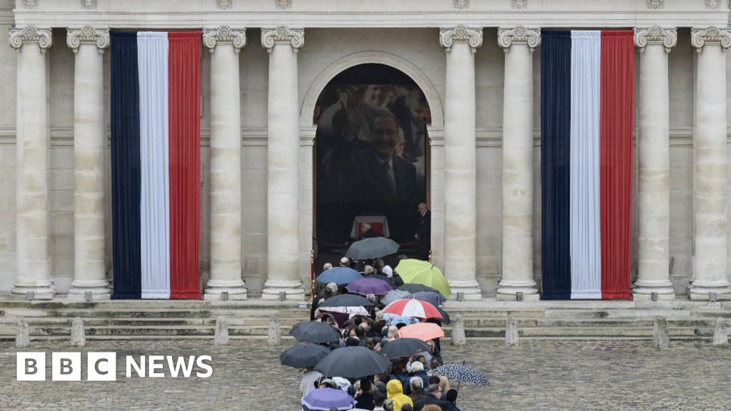 Jacques Chirac: Huge queues in Paris as France pays tribute