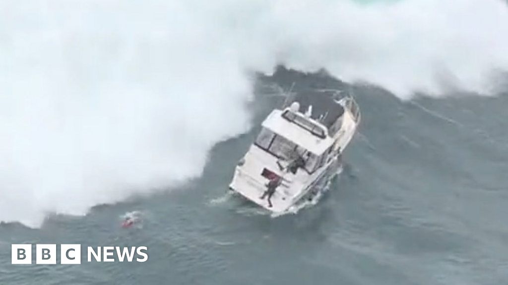 Giant wave overturns yacht during dramatic US rescue