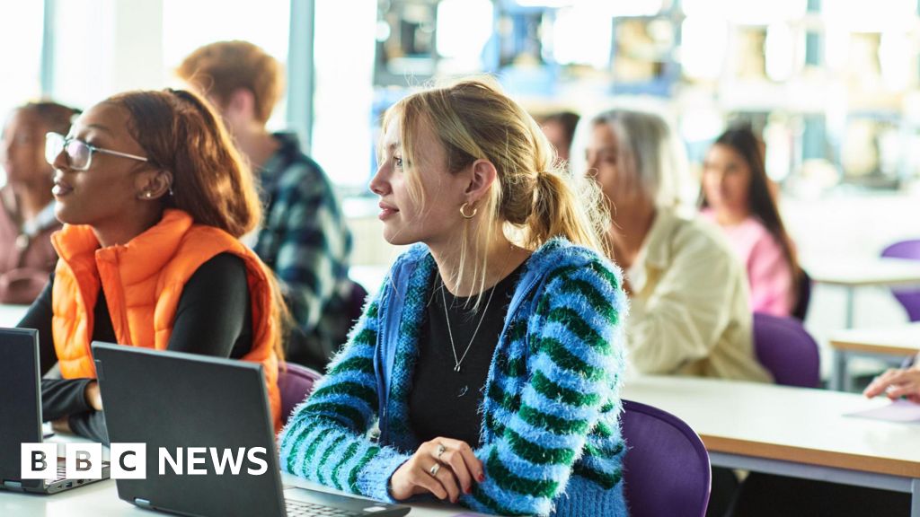 Student numbers at Scottish colleges continue to fall