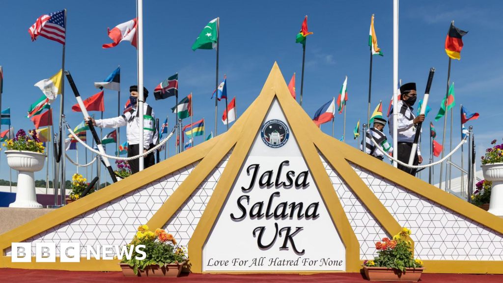 Jalsa Salana: Thousands head to Alton farm for Muslim convention