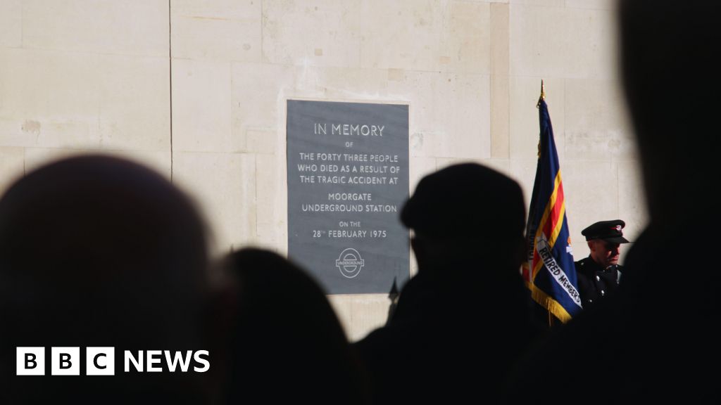 Service marks 50 years since Moorgate Tube crash