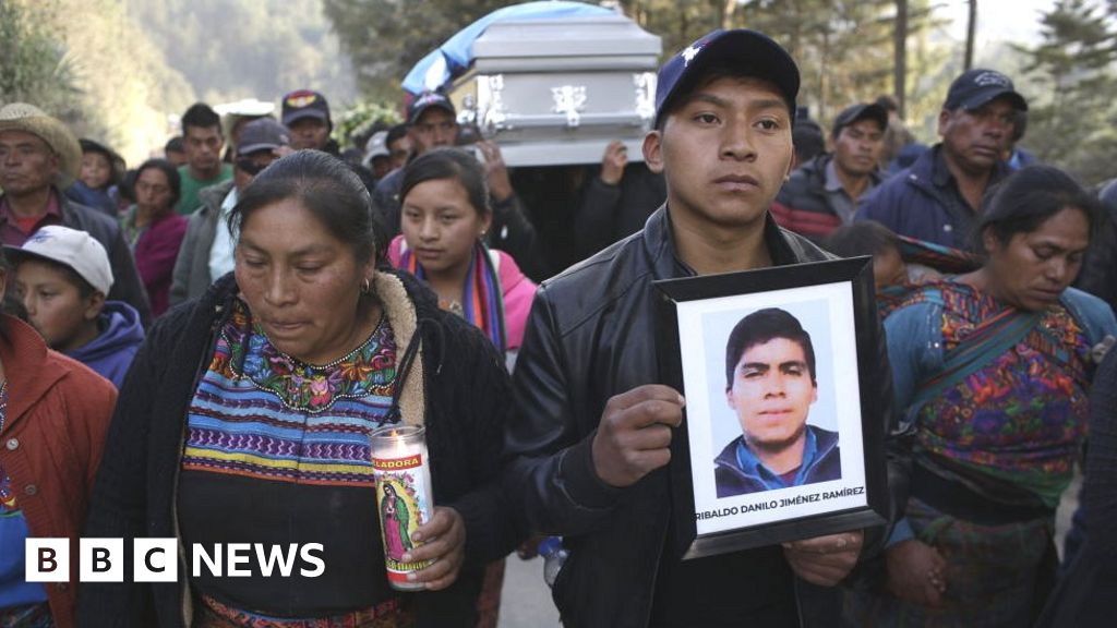 Съд в Мексико осъди 11 бивши полицаи за убийството на