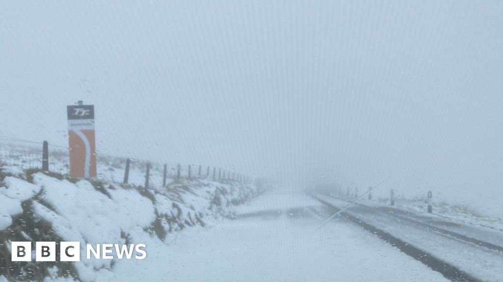 Snow on Isle of Man leads to road closures