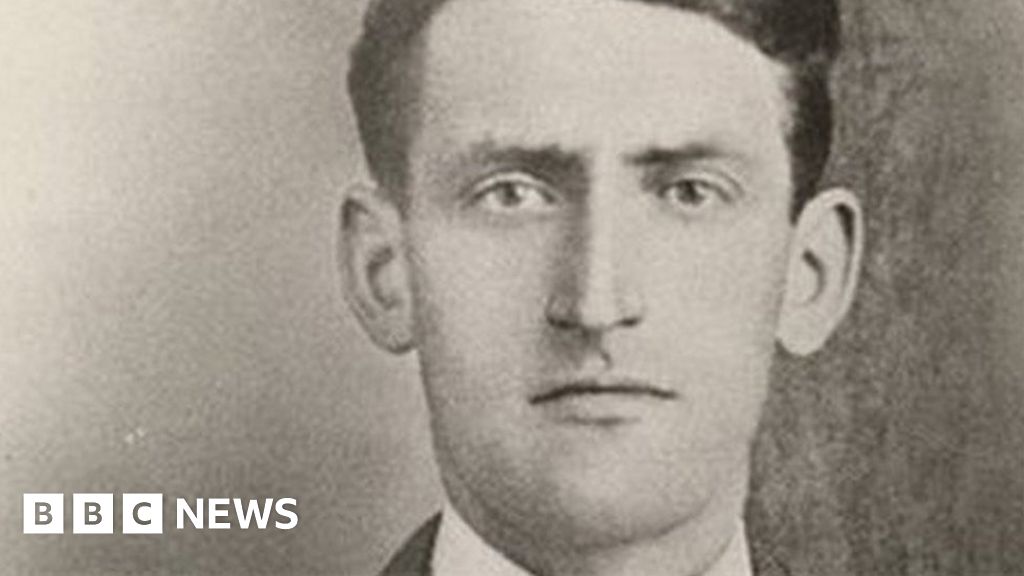 Hedd Wyn: The shepherd poet of Passchendaele - BBC News