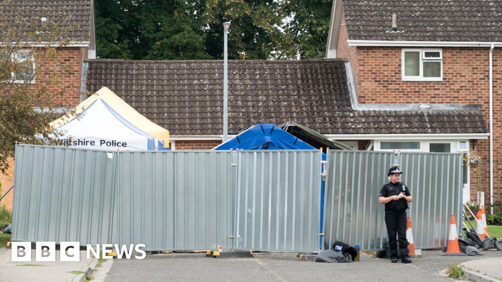 Officers hunting for Novichok in Salisbury 'got hypothermia'