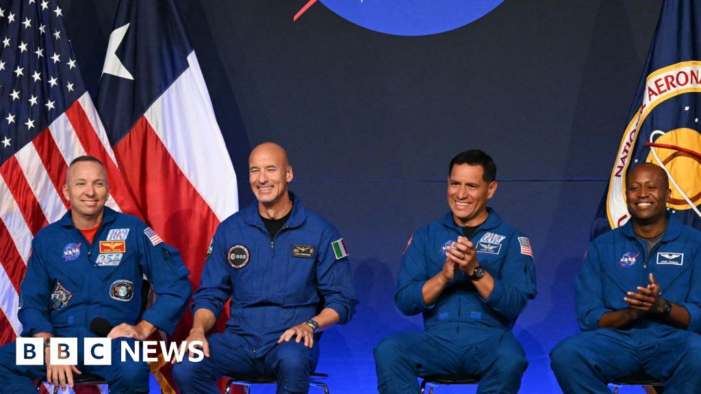 Nasa names next astronauts for Artemis Moon progra