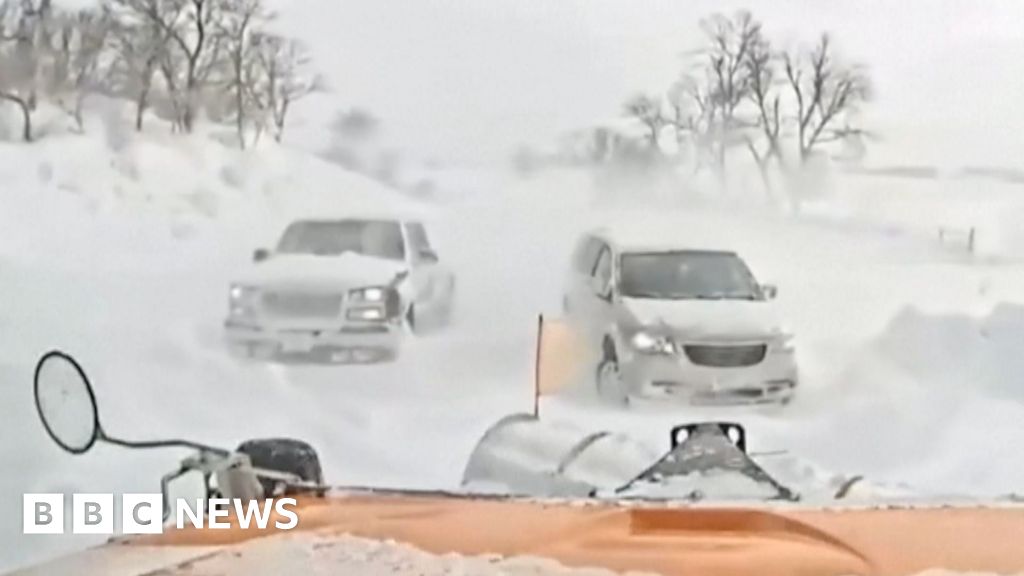 'You literally cannot see' - blizzard causes chaos in Iowa