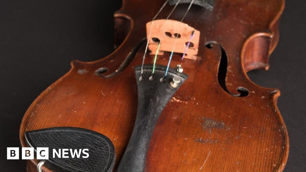Cambridge composer verifies Albert Einstein’s violin after play