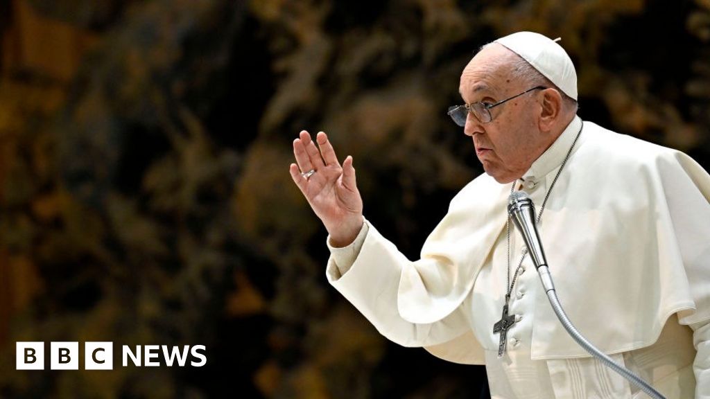 Папа Франциск каза че сексуалното удоволствие е дар от Бог