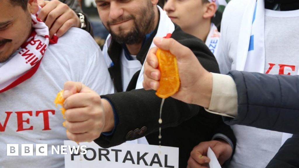 Oranges target of Turkish anger in Netherlands row, and YouTubers go 