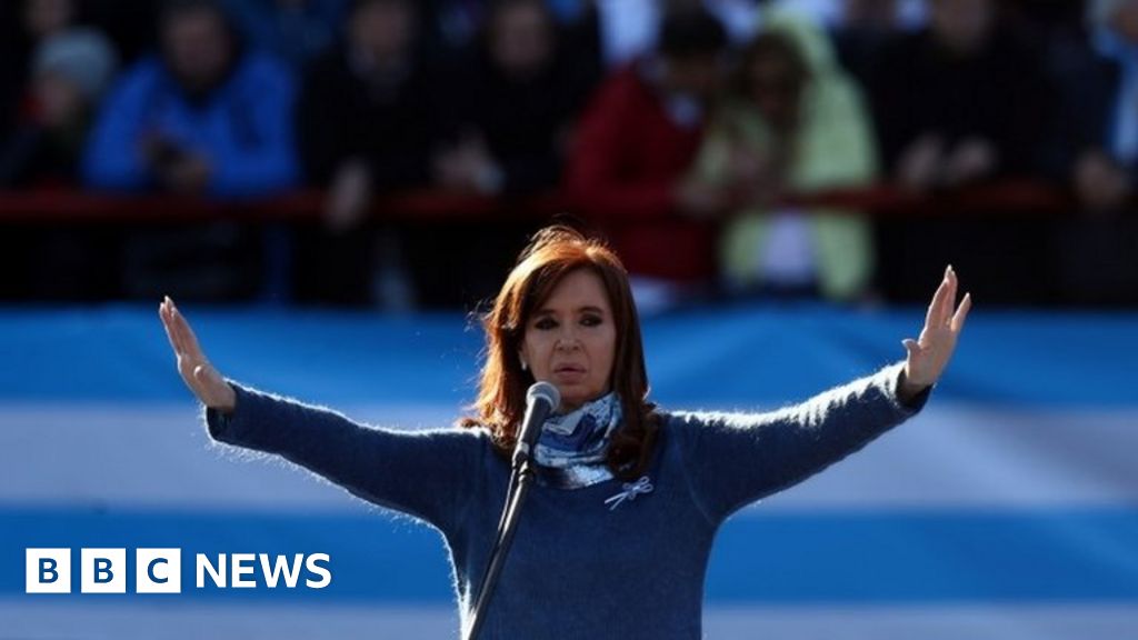 Crowd Cheers Argentina Ex-leader Cristina Fernández - BBC News