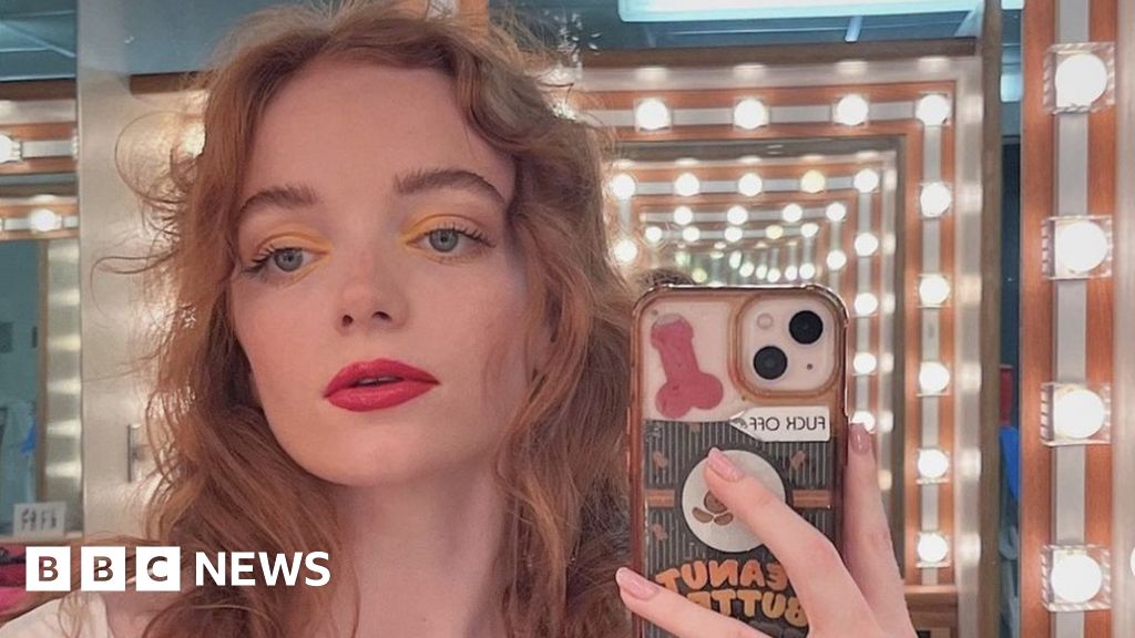 Dancer with allergy eats mislabelled cookie and dies