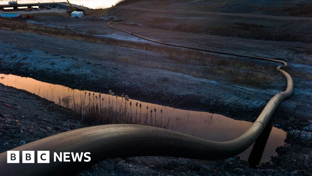 Canada's propipeline First Nations BBC News