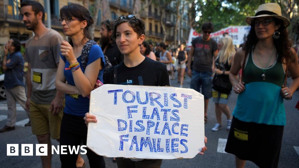 'Tourists Go Home': Leftists Resist Spain's Influx