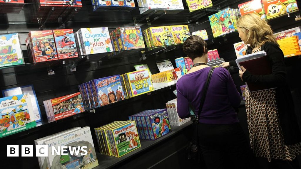 Toys R Us: Why did it fall from grace? - BBC News