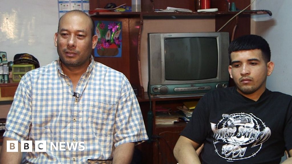 El Salvador's shackled deportees become friends in adversity