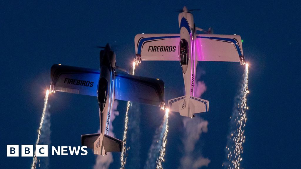 Clacton Airshow to mark 30th year with twilight display BBC News