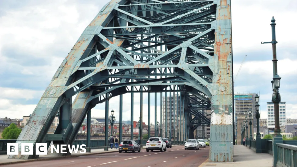 Tyne Bridge restoration to involve more than 900 repairs - BBC News