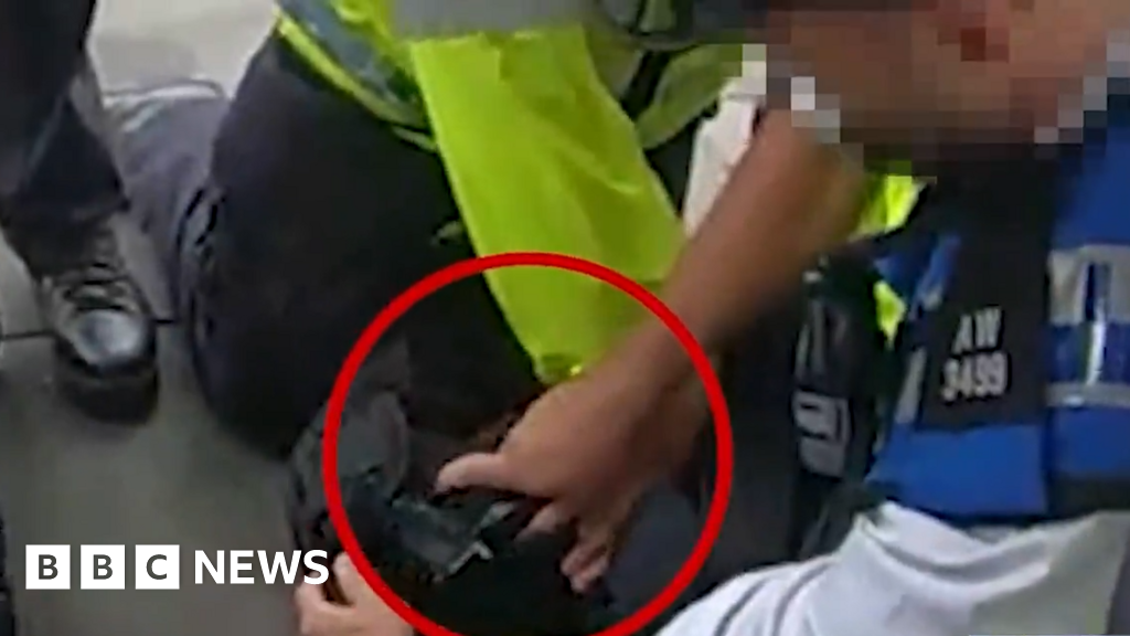 Moment police swoop on teen with imitation gun