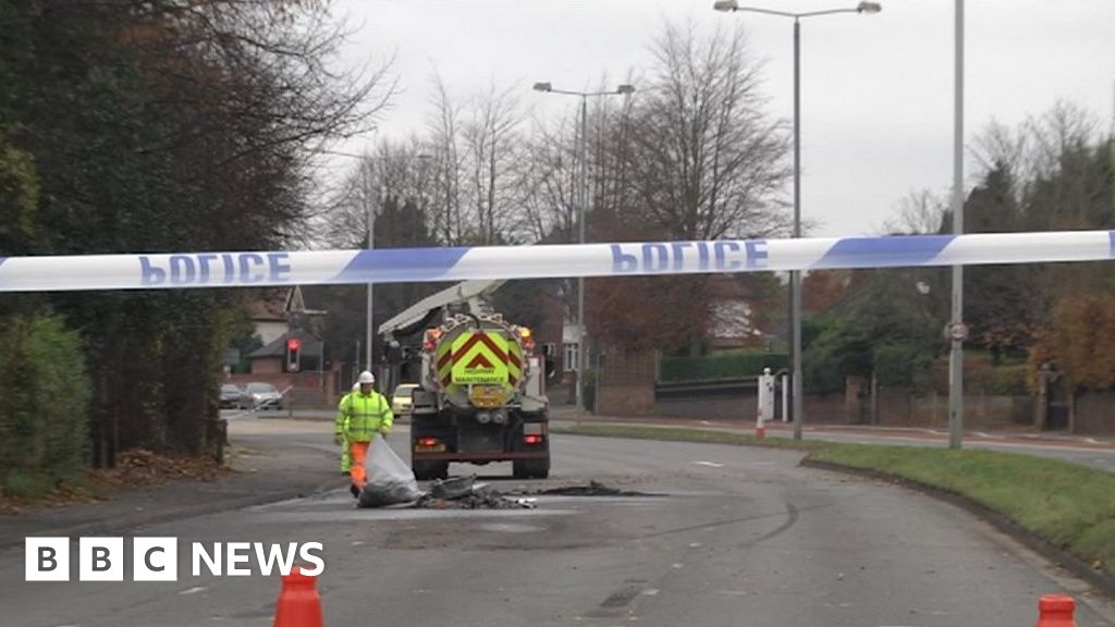Two arrested over A52 Nottinghamshire double fatal crash BBC News