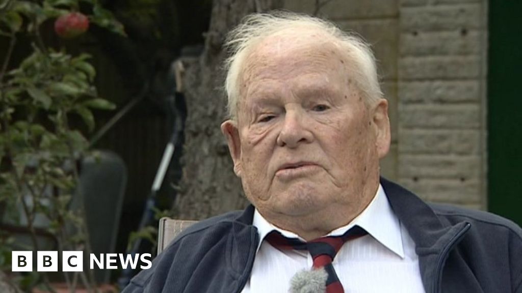 Queen Elizabeth II Coventry man recalls leading Coronation parade