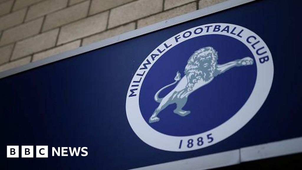 Council apologises for Millwall KKK leaflet image