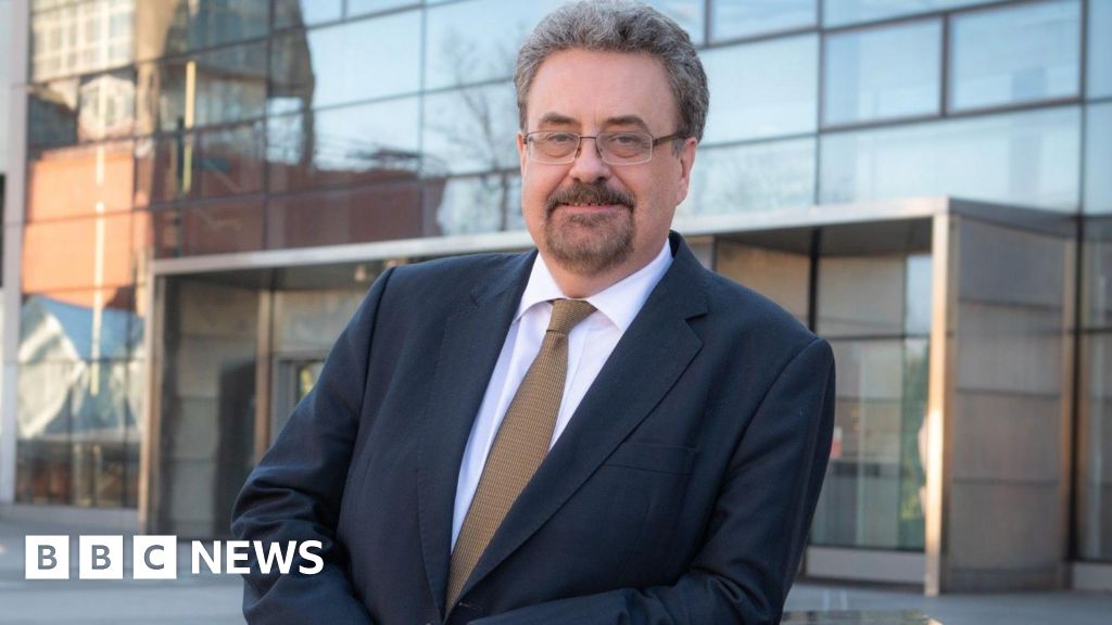 Dundee University defends principal’s £7,000 Hong Kong trip