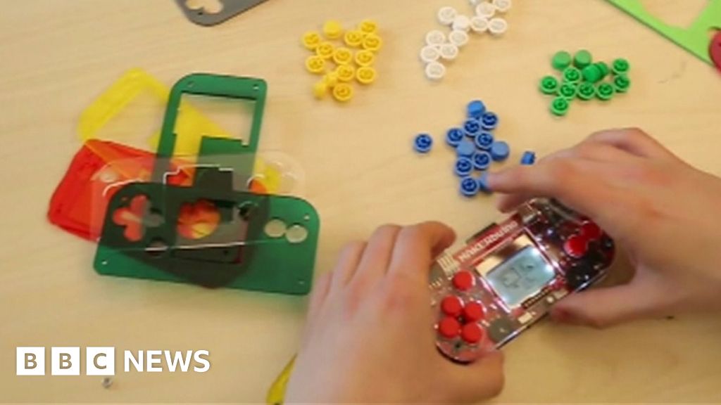 DIY retro games console teaches kids about electronics. BBC News