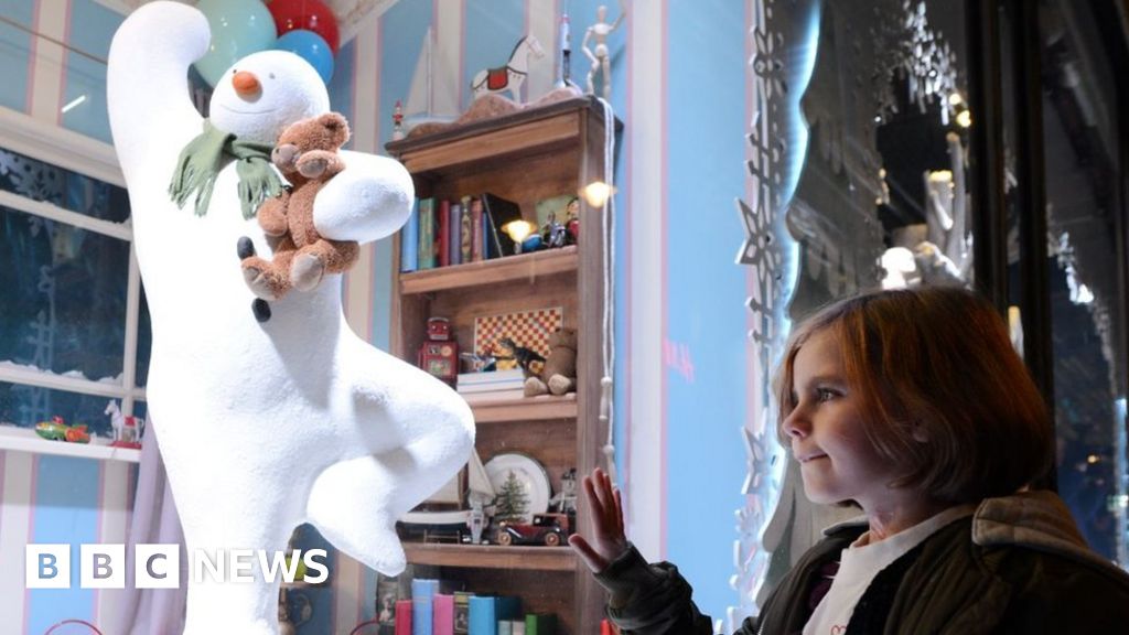 The Art Of The Christmas Window Display Bbc News