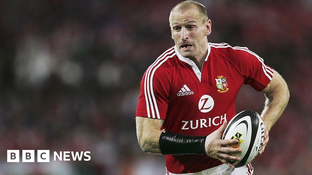 Gareth Thomas: Ex-Wales rugby captain has HIV