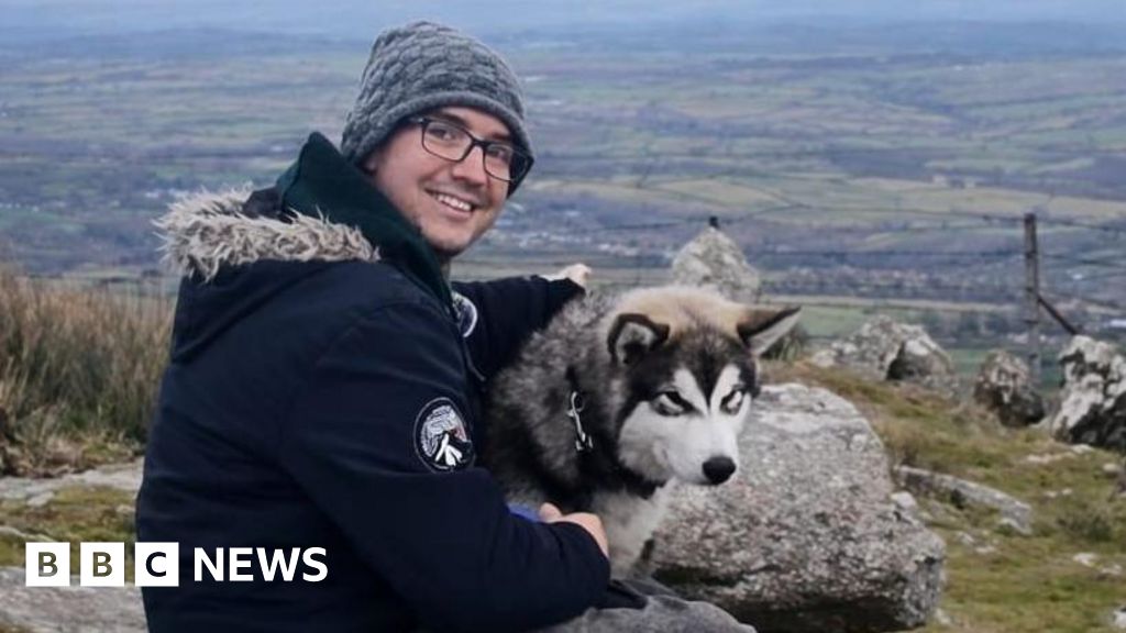 'Burnout brought me to my knees - walking saved my life' - BBC