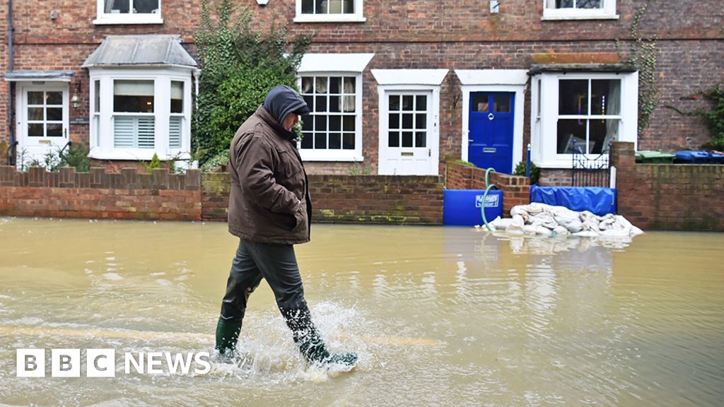 Climate change: Warming could raise UK flood damage bill by 20%