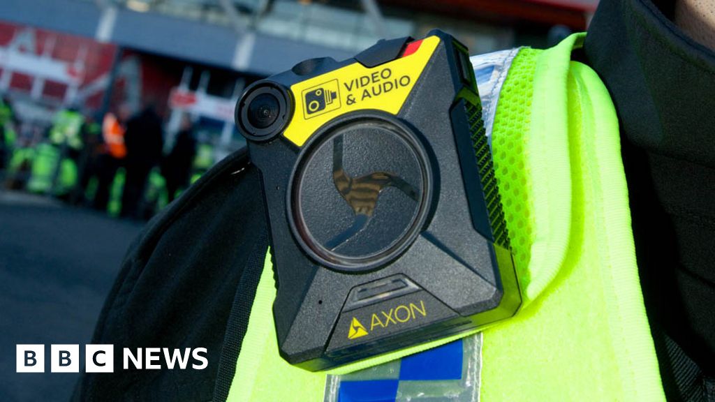 Frontline South Wales Police Officers Get Body Cameras Bbc News 3406