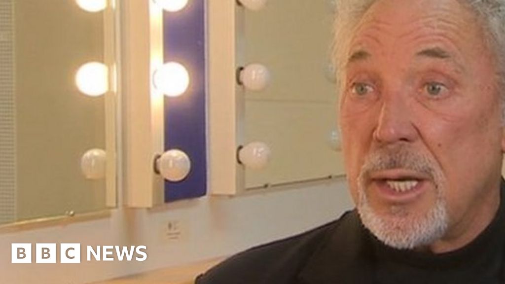 Tom Jones: Welsh Clubs Taught Me How To Handle An Audience - Bbc News