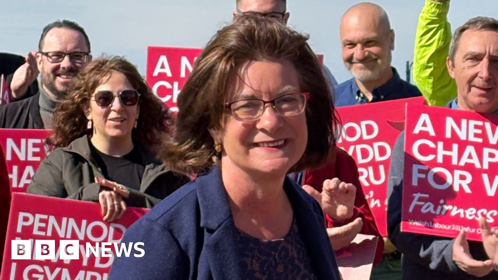 Labour first minister tells supporters to vote for Plaid Cymru in slip-up