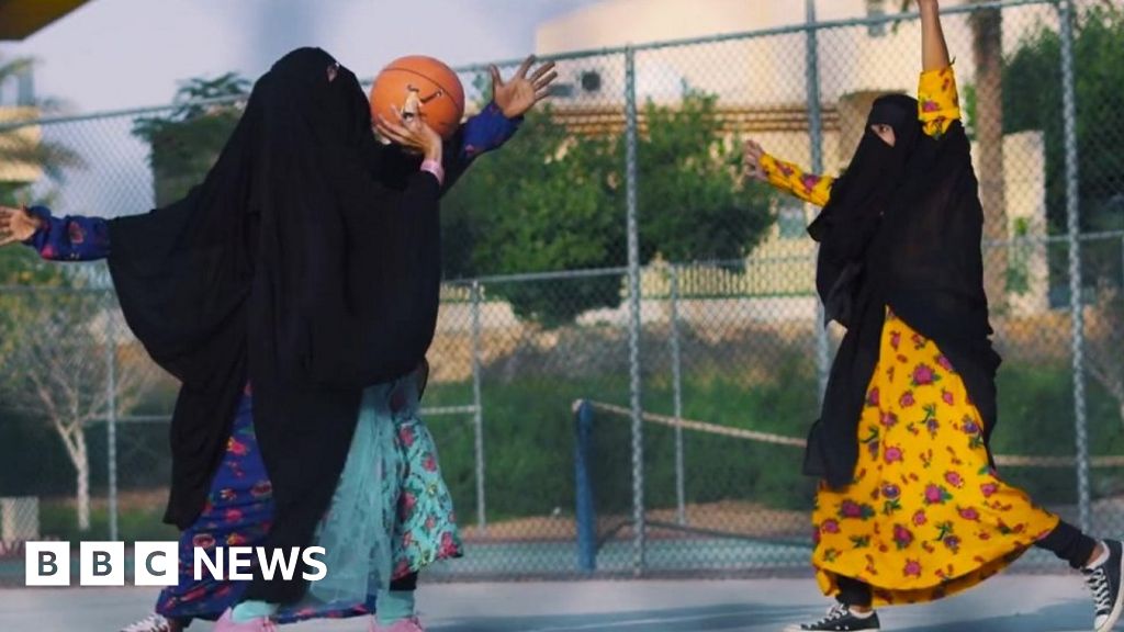 1024px x 576px - Saudi Arabian video on women's rights goes viral - BBC News