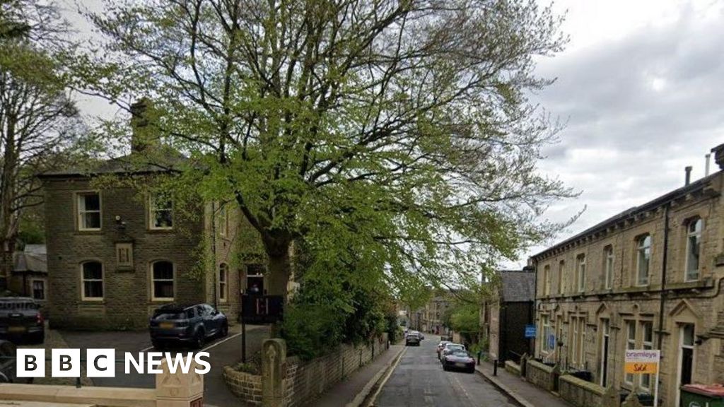 Objections to bar in ale trail village Slaithwaite opening later