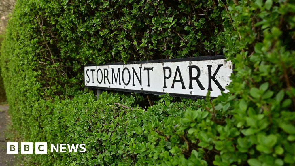 Plan for Irish street sign near Stormont is voted down