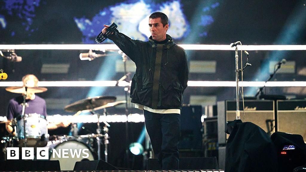 Oasis arrive in Edinburgh for Murrayfield shows