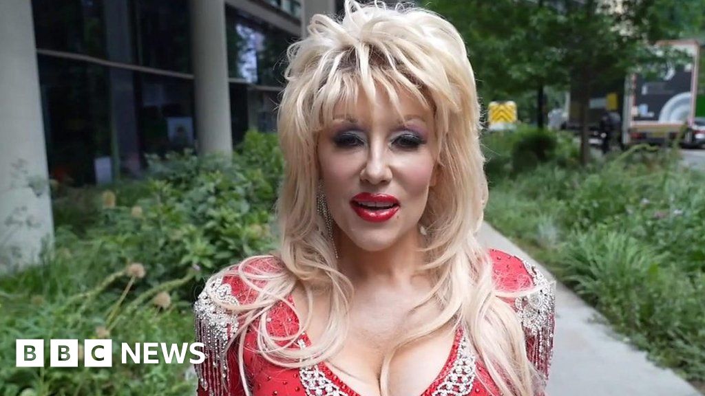 ‘It’s so disheartening’ – Dolly Parton tribute act on Meta ‘ban’