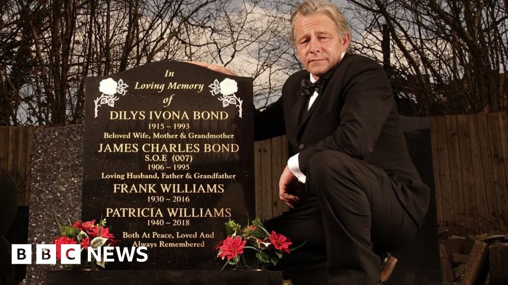 'Reallife James Bond' from Swansea given 007 gravestone BBC News