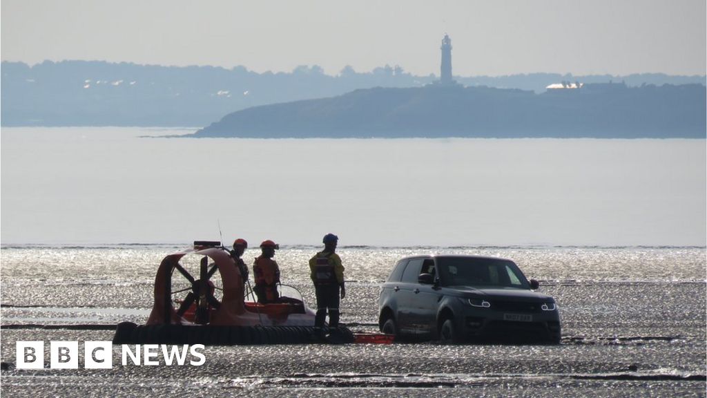 Range Rover test driver rescued by hovercraft on mudflats - BBC News